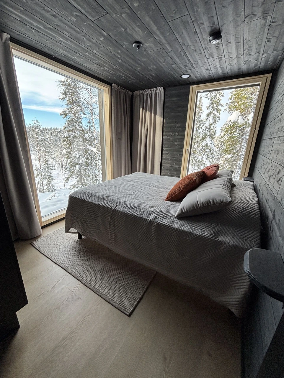 Moderni huvila Syötteellä - maisema makuuhuoneesta